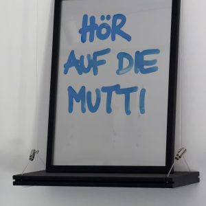 „HÖR AUF DIE MUTTI“ – handgeschriebenes Unikat im Rahmen