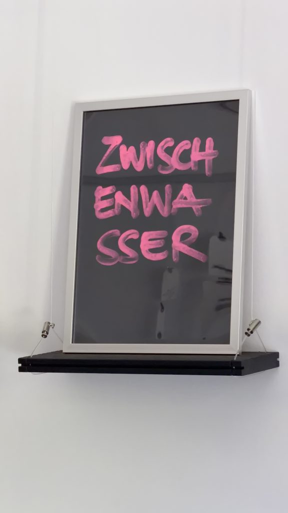 „ZWISCHENWASSER“ – handgeschriebenes Unikat im Rahmen