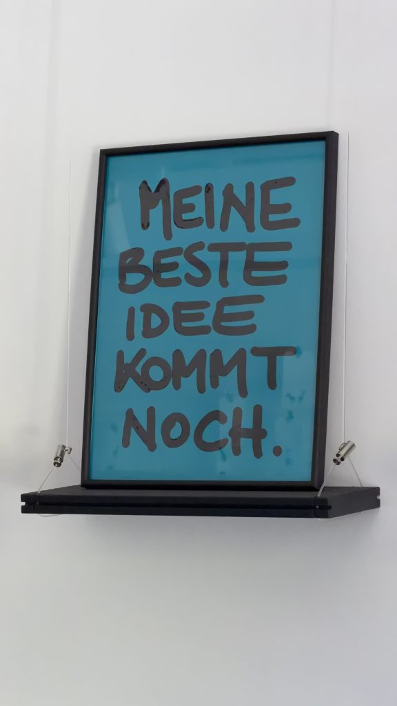 „MEINE BESTE IDEE KOMMT NOCH“ – handgeschriebenes Unikat im Rahmen